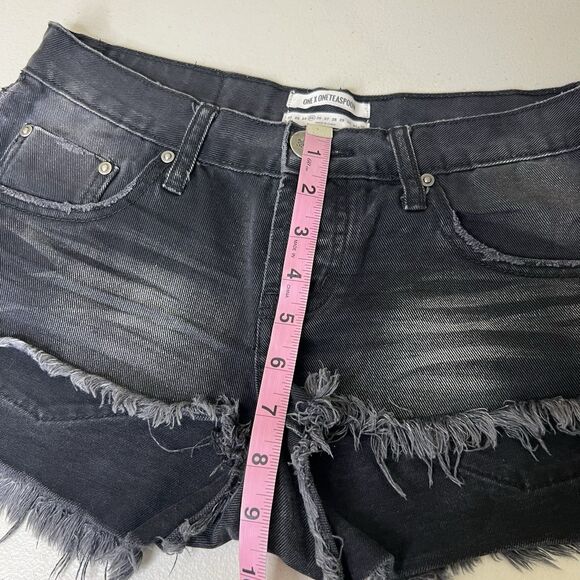 One Teaspoon Womens 25 Faded Black Low Rise Denim Shorts Distressed Grunge 29W - Picture 6 of 9